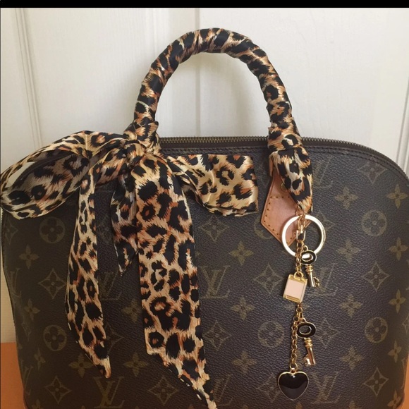 Accessories - ❤️❤️❤️Lock&keys charm+skinny leopard twilly ❤️❤️❤️